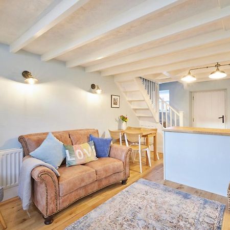 Host & Stay - Honey Cottage Hinderwell Bagian luar foto