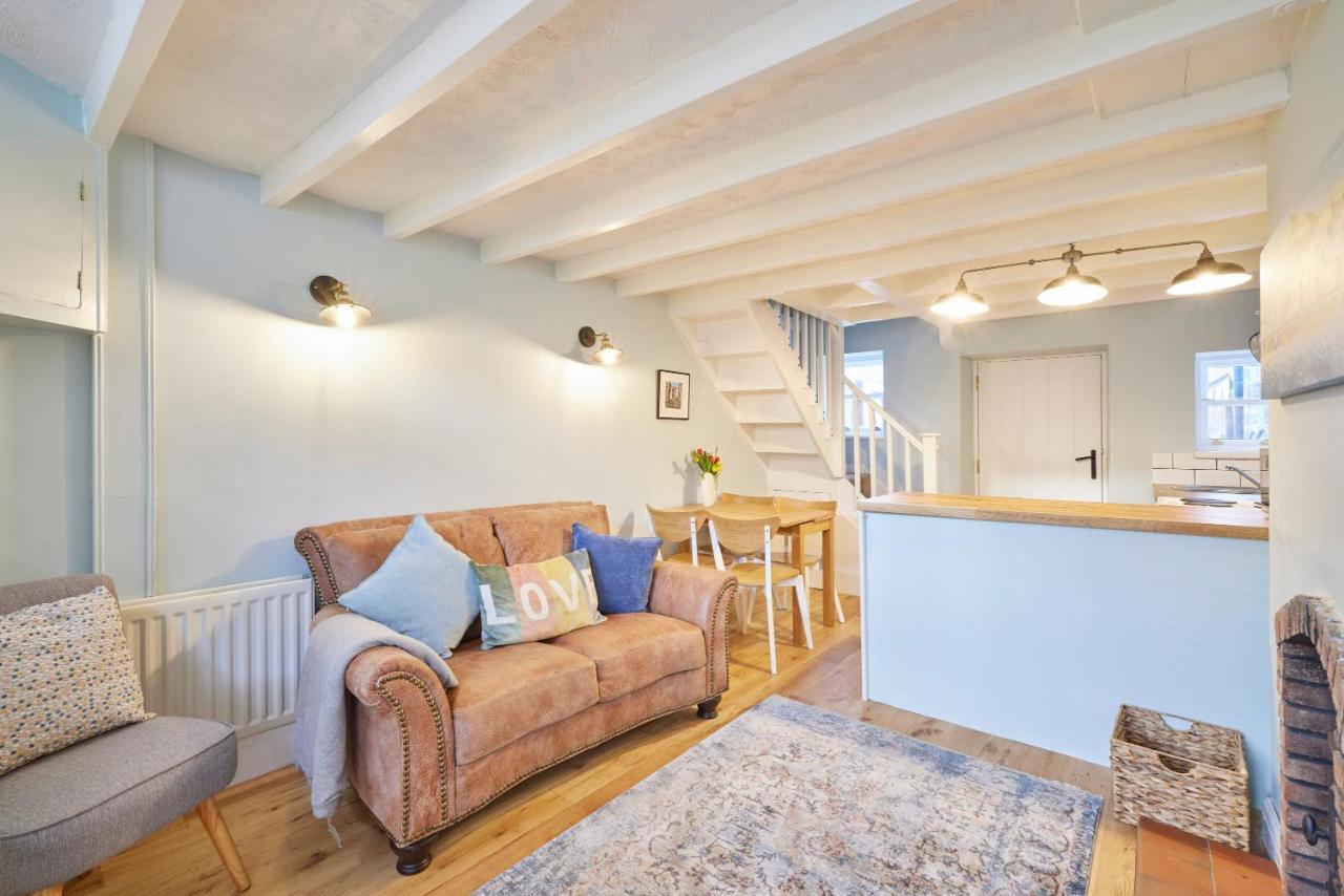 Host & Stay - Honey Cottage Hinderwell Bagian luar foto