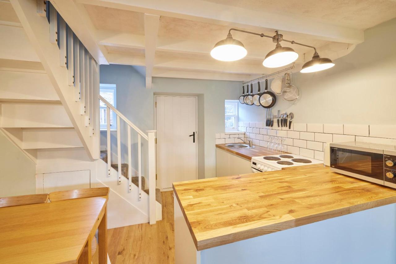 Host & Stay - Honey Cottage Hinderwell Bagian luar foto