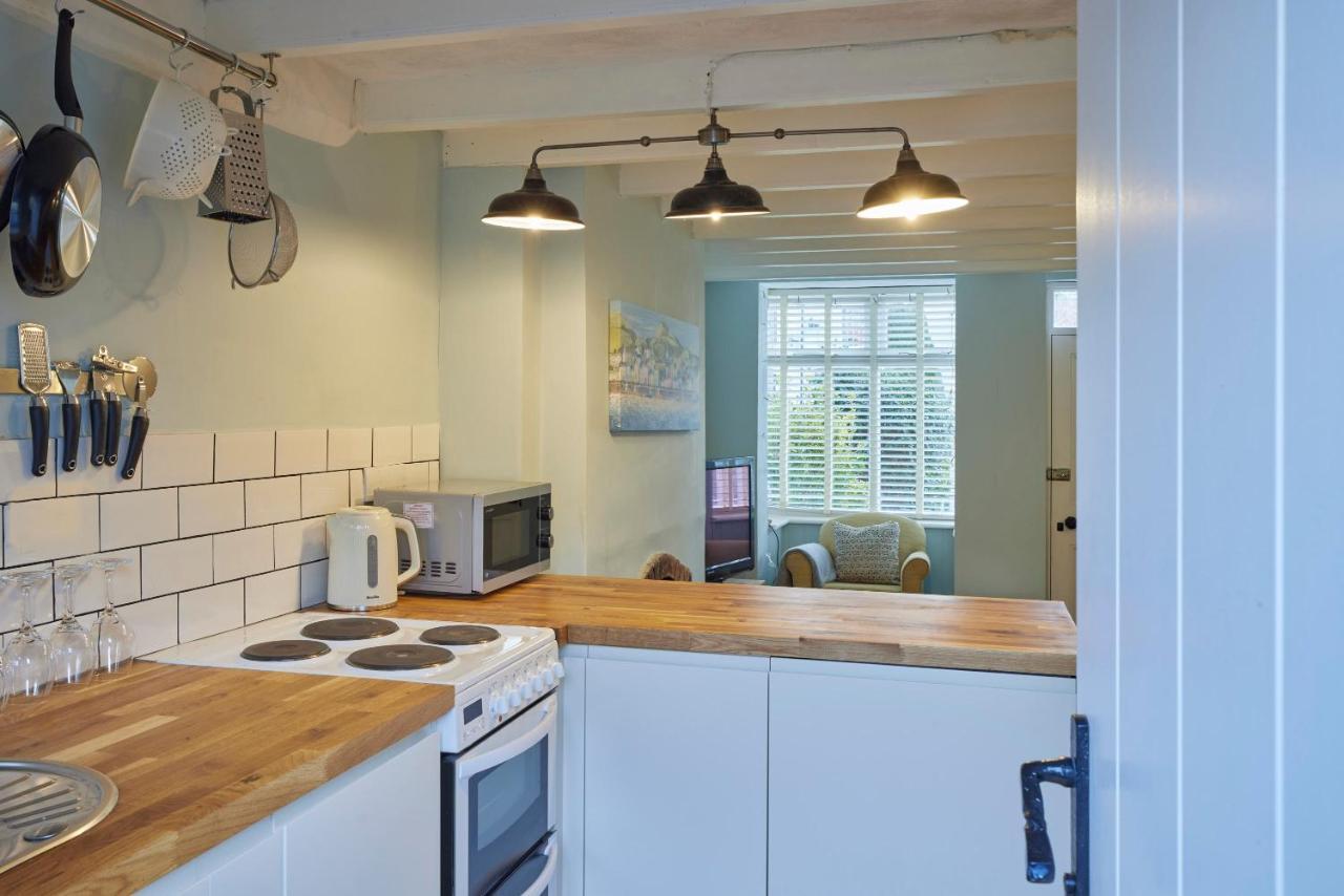 Host & Stay - Honey Cottage Hinderwell Bagian luar foto