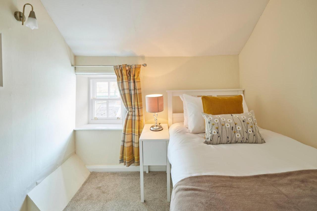 Host & Stay - Honey Cottage Hinderwell Bagian luar foto