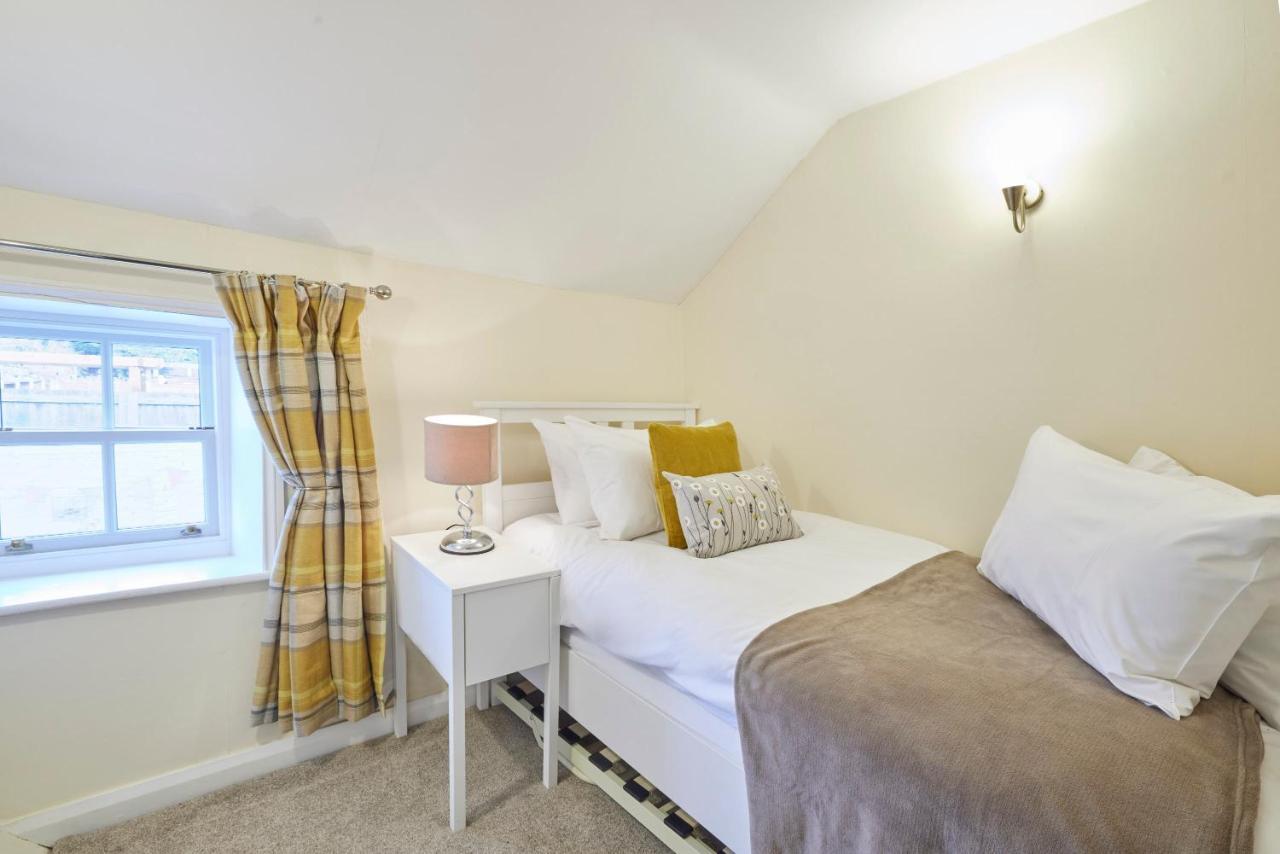 Host & Stay - Honey Cottage Hinderwell Bagian luar foto