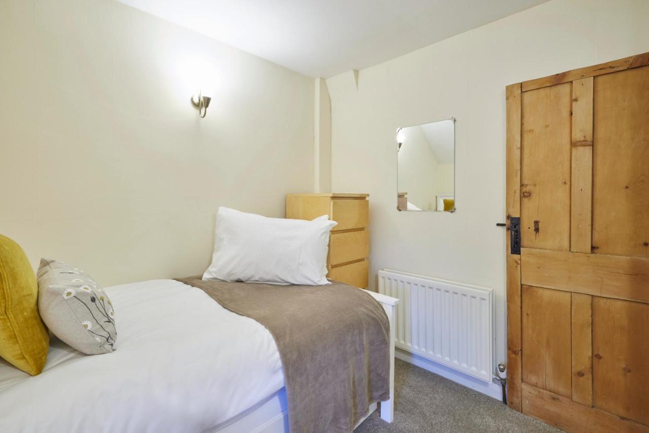 Host & Stay - Honey Cottage Hinderwell Bagian luar foto